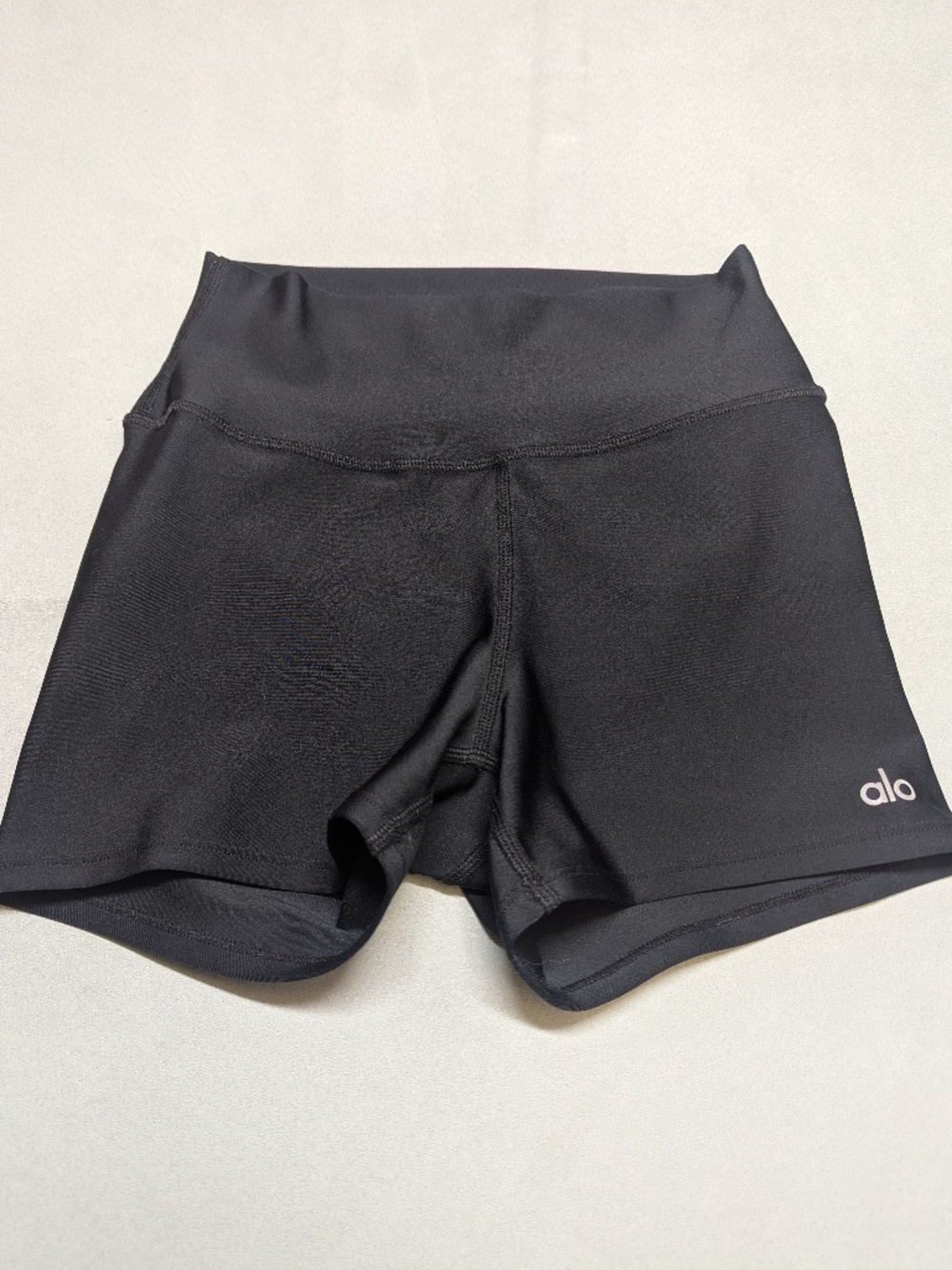ALO Yoga Airlift High-Waist Biker Shorts - Size Small